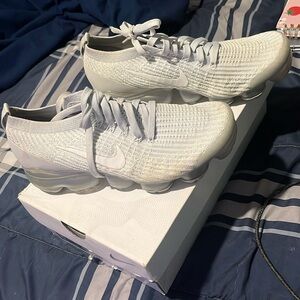 Nike VaporMax women’s size 10 worn 3-5 times still in good condition